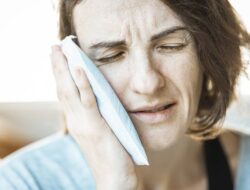 Apakah Sakit Gigi Bisa Menular Lewat Ciuman? Waduh!