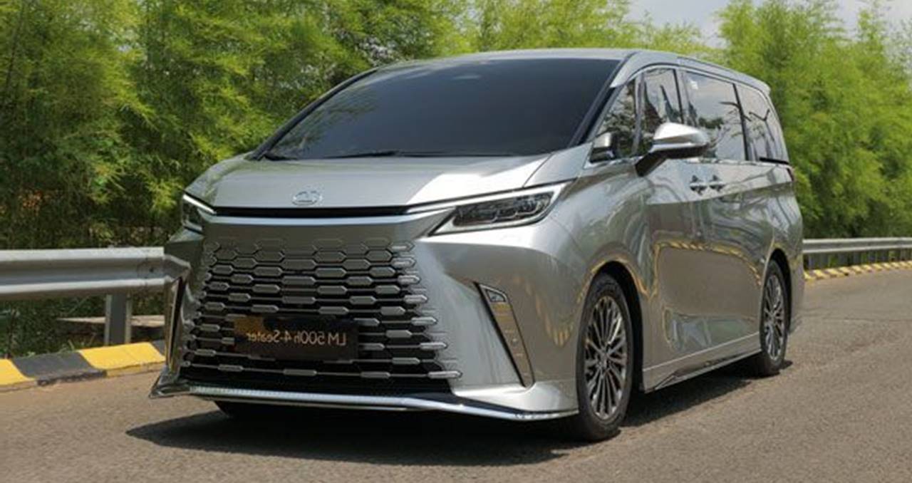 Harga Lexus LM 500h 4-Seater