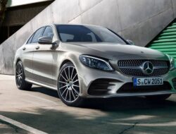 Harga Mercedes Benz C200, Sedan Klasik yang Masih Digemari Anak Muda