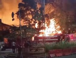 Kebakaran Hebat Hanguskan Toko Material di Jalan Pahlawan Bandung, Satu Korban Luka Bakar Serius