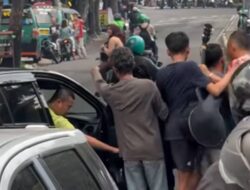 Pengamen Diduga Mabuk Ribut dengan Sopir Mobil Gara-Gara Uang Receh di Jalan Siliwangi Bandung, Kemacetan Tak Terhindarkan