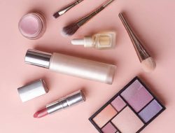 Apa Itu Maklon Kosmetik? Simak Kelebihan dan Kekurangannya