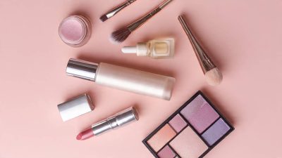 Apa Itu Maklon Kosmetik Simak Kelebihan dan Kekurangannya