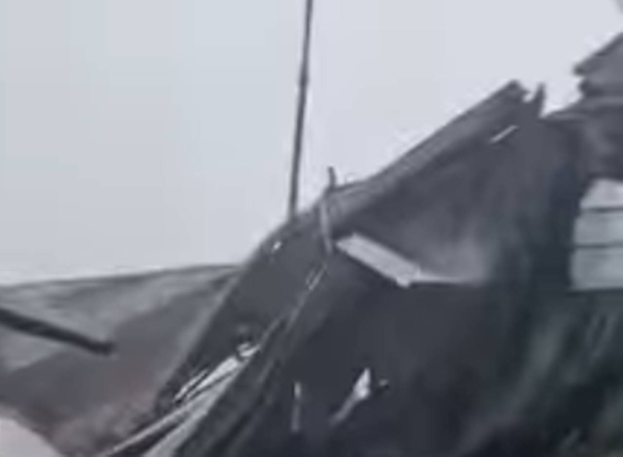 Hujan Deras dan Angin Kencang Terjang Padalarang, Masjid dan Rumah Warga Rusak